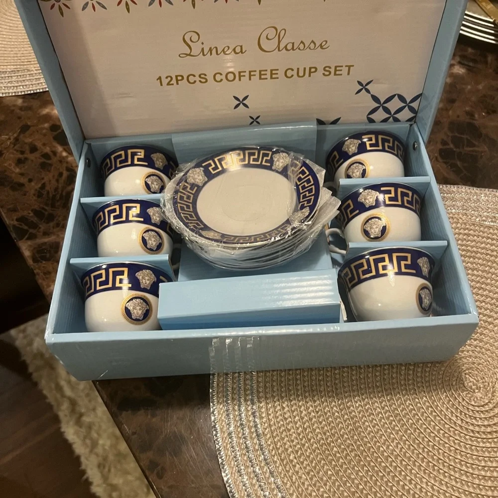 Tiny tea set - Picture 1 of 1